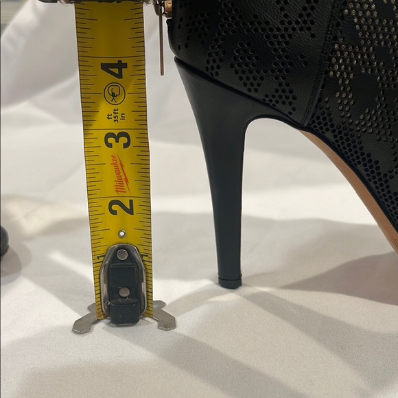 Jimmy Choo Black Peep Toe Heels w/box and bag - Picture 5 of 11